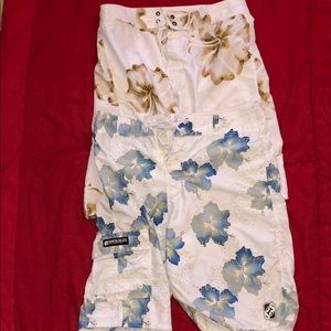 Lot of 2 men's board shorts